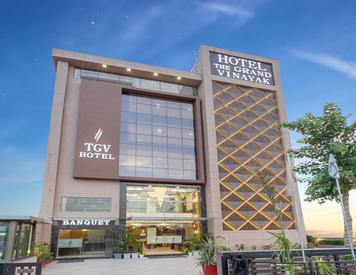 Oyo 13253 The Grand Vinayak Hotel Ahmedabad Buitenkant foto