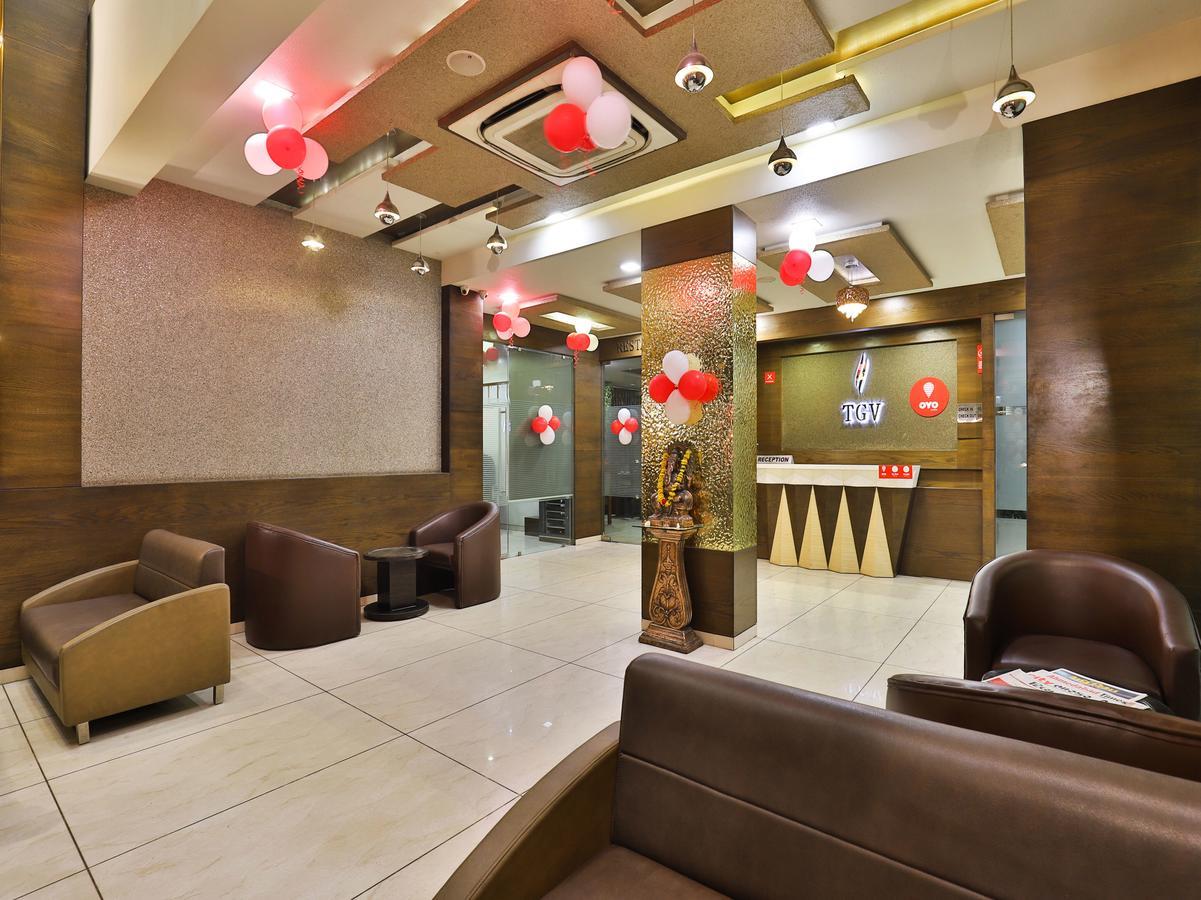 Oyo 13253 The Grand Vinayak Hotel Ahmedabad Buitenkant foto