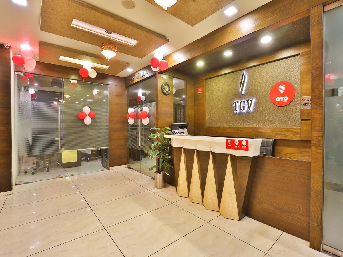 Oyo 13253 The Grand Vinayak Hotel Ahmedabad Buitenkant foto