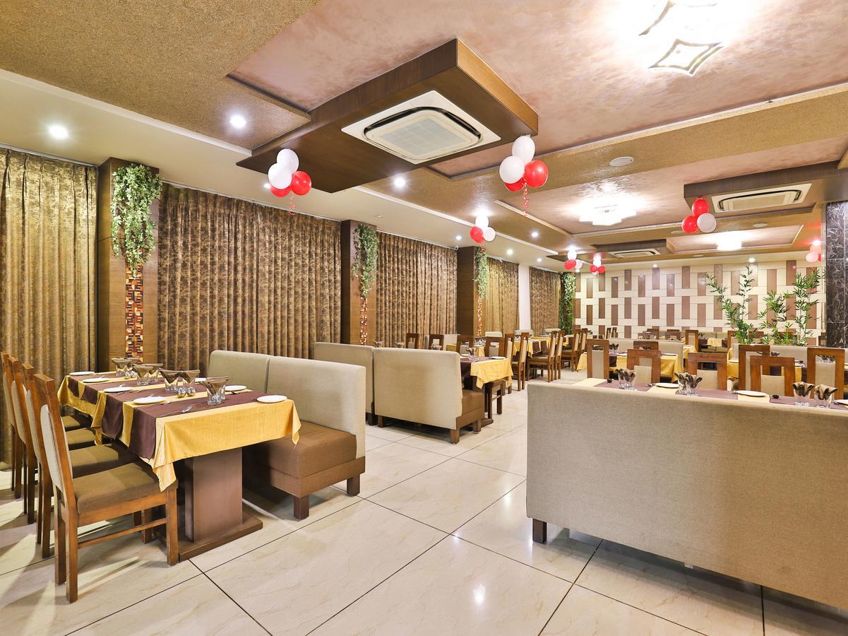 Oyo 13253 The Grand Vinayak Hotel Ahmedabad Buitenkant foto