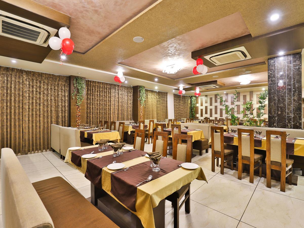 Oyo 13253 The Grand Vinayak Hotel Ahmedabad Buitenkant foto