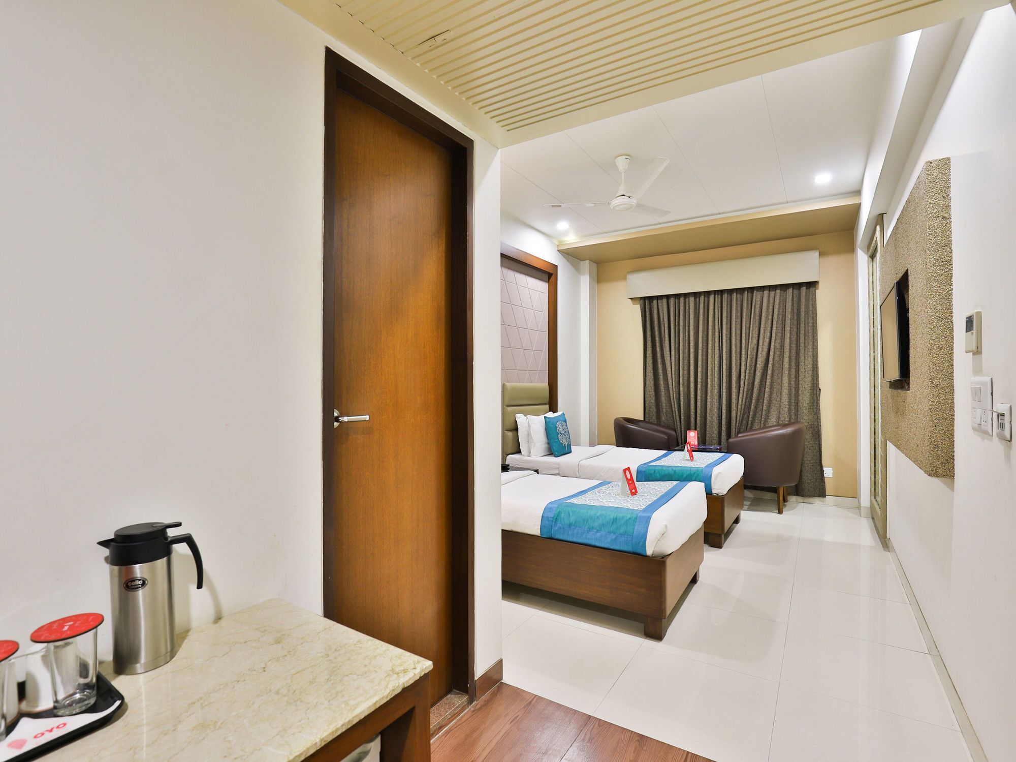 Oyo 13253 The Grand Vinayak Hotel Ahmedabad Buitenkant foto