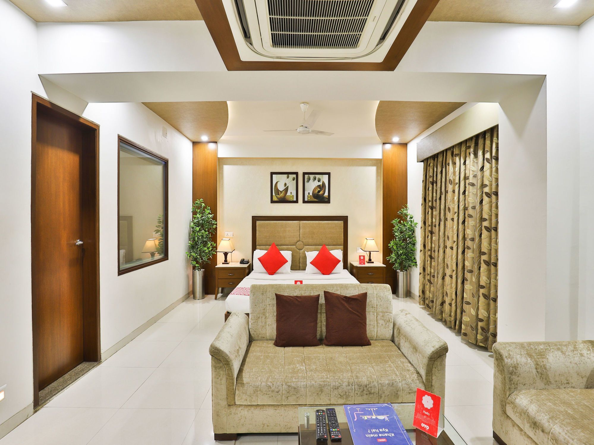 Oyo 13253 The Grand Vinayak Hotel Ahmedabad Buitenkant foto