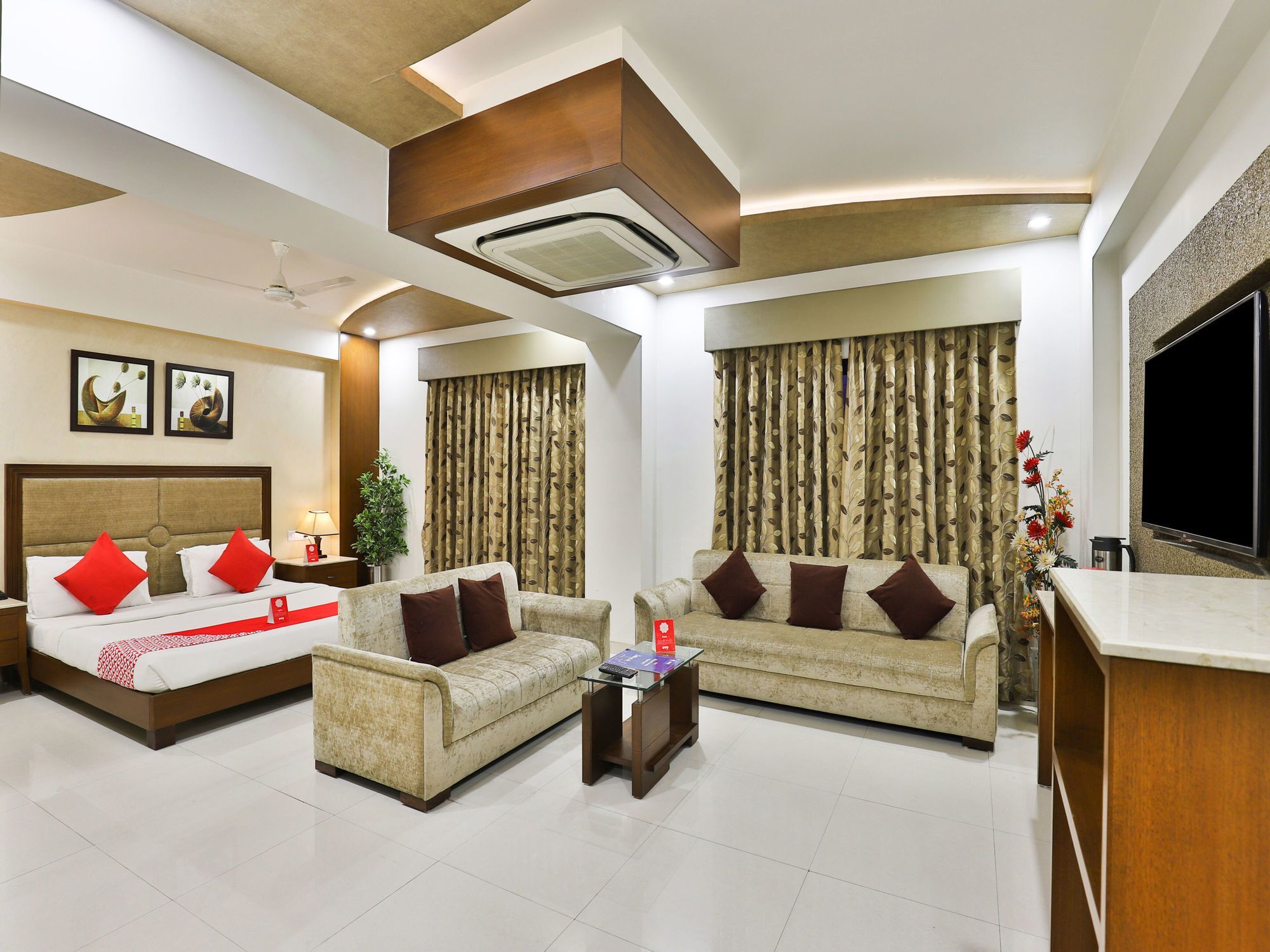 Oyo 13253 The Grand Vinayak Hotel Ahmedabad Buitenkant foto