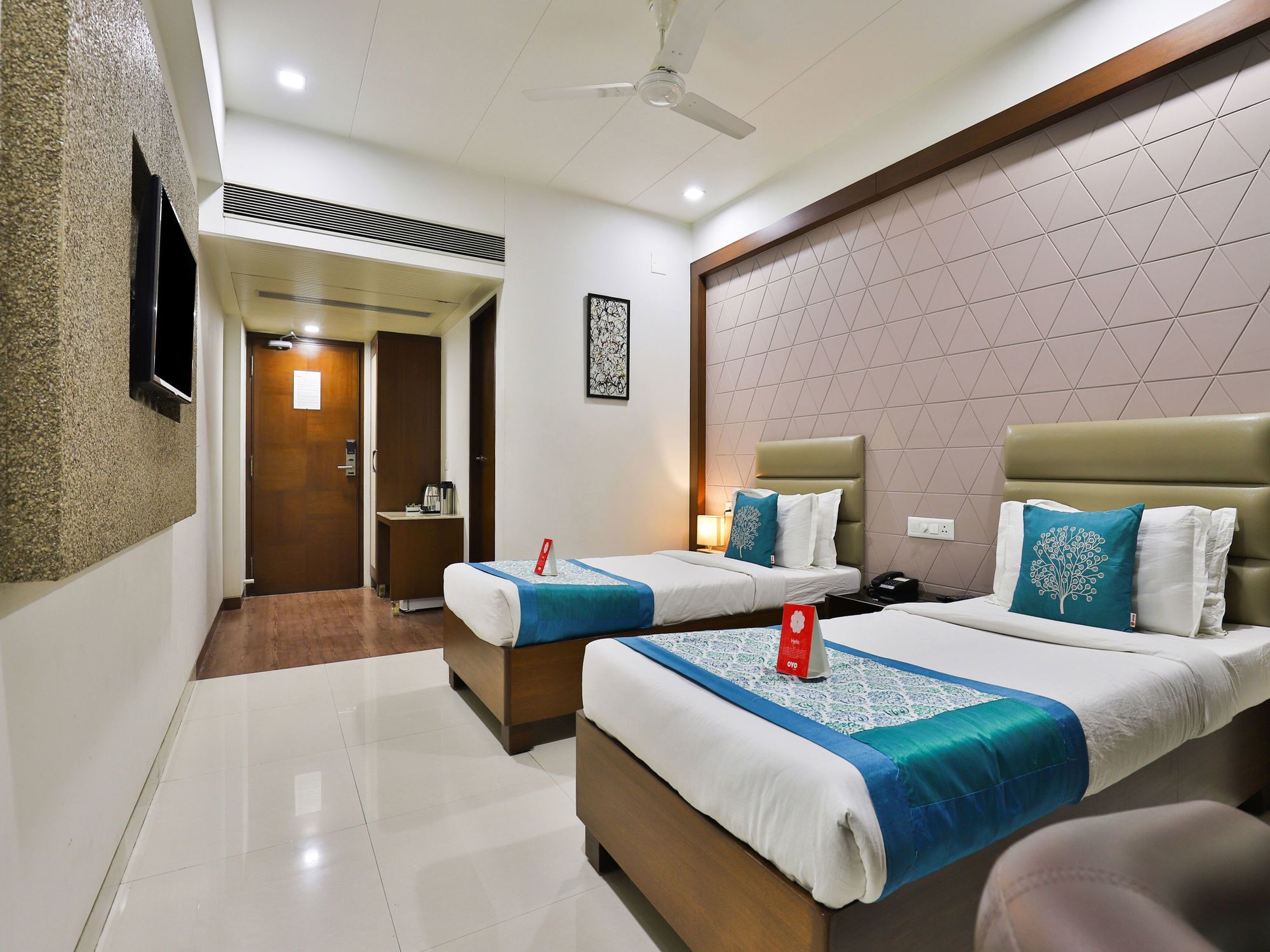 Oyo 13253 The Grand Vinayak Hotel Ahmedabad Buitenkant foto