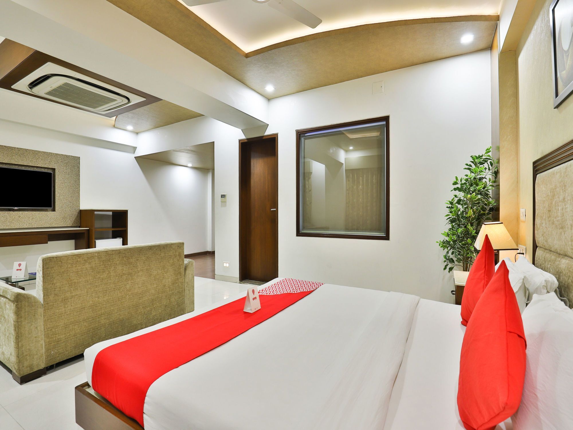 Oyo 13253 The Grand Vinayak Hotel Ahmedabad Buitenkant foto