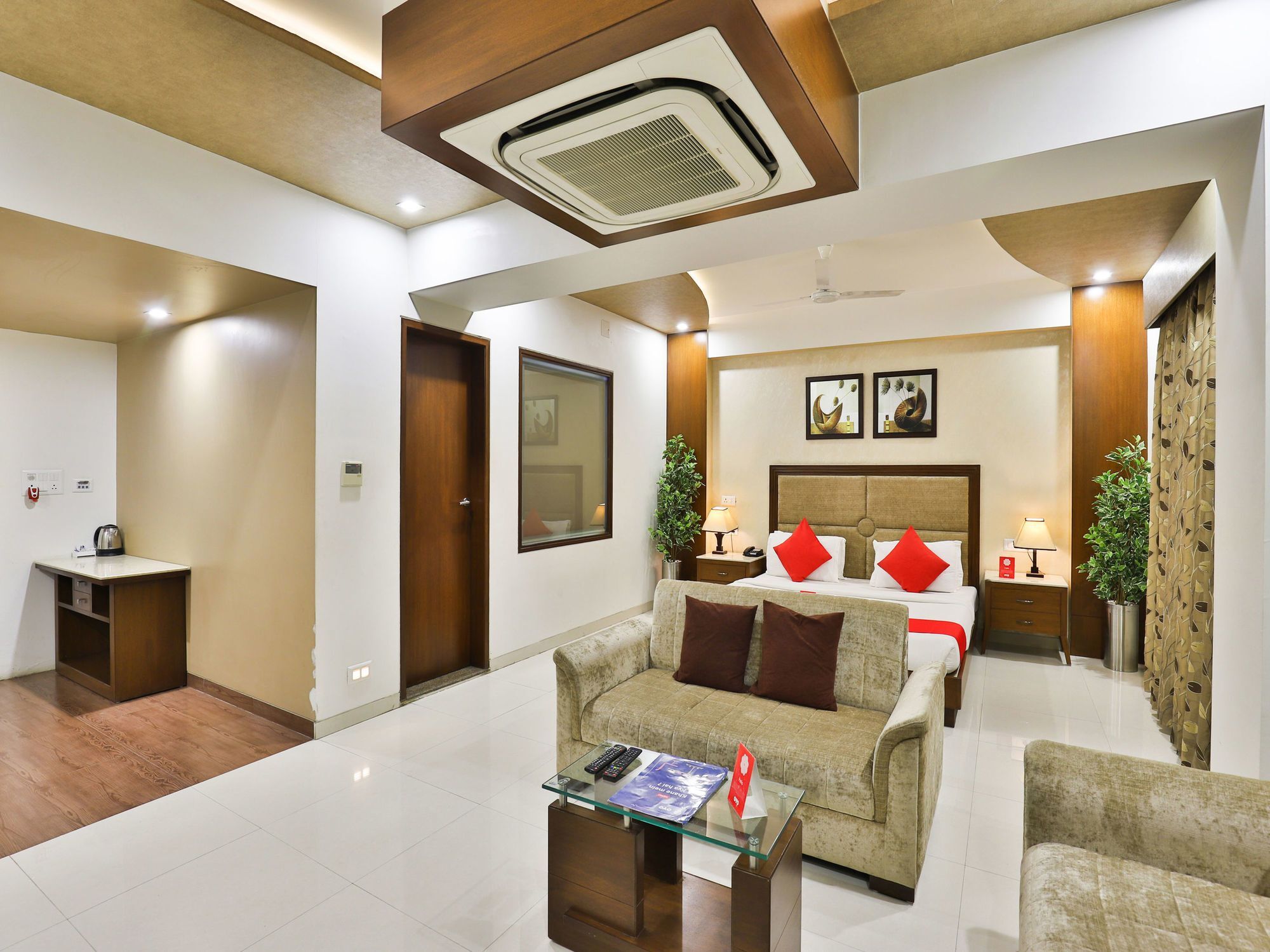 Oyo 13253 The Grand Vinayak Hotel Ahmedabad Buitenkant foto
