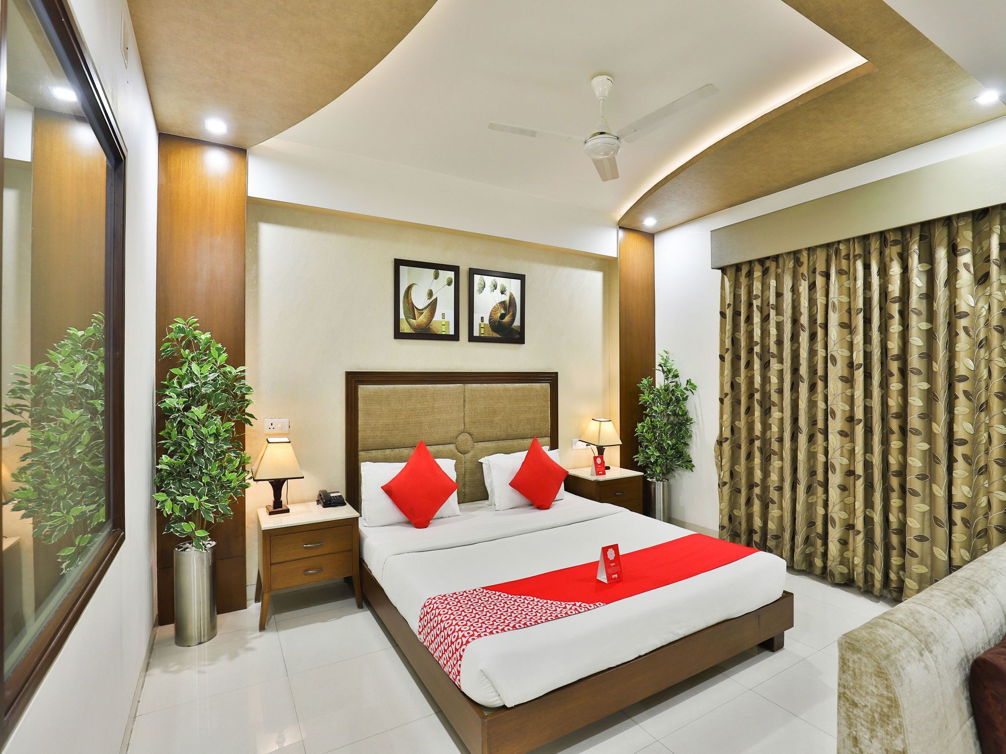 Oyo 13253 The Grand Vinayak Hotel Ahmedabad Buitenkant foto