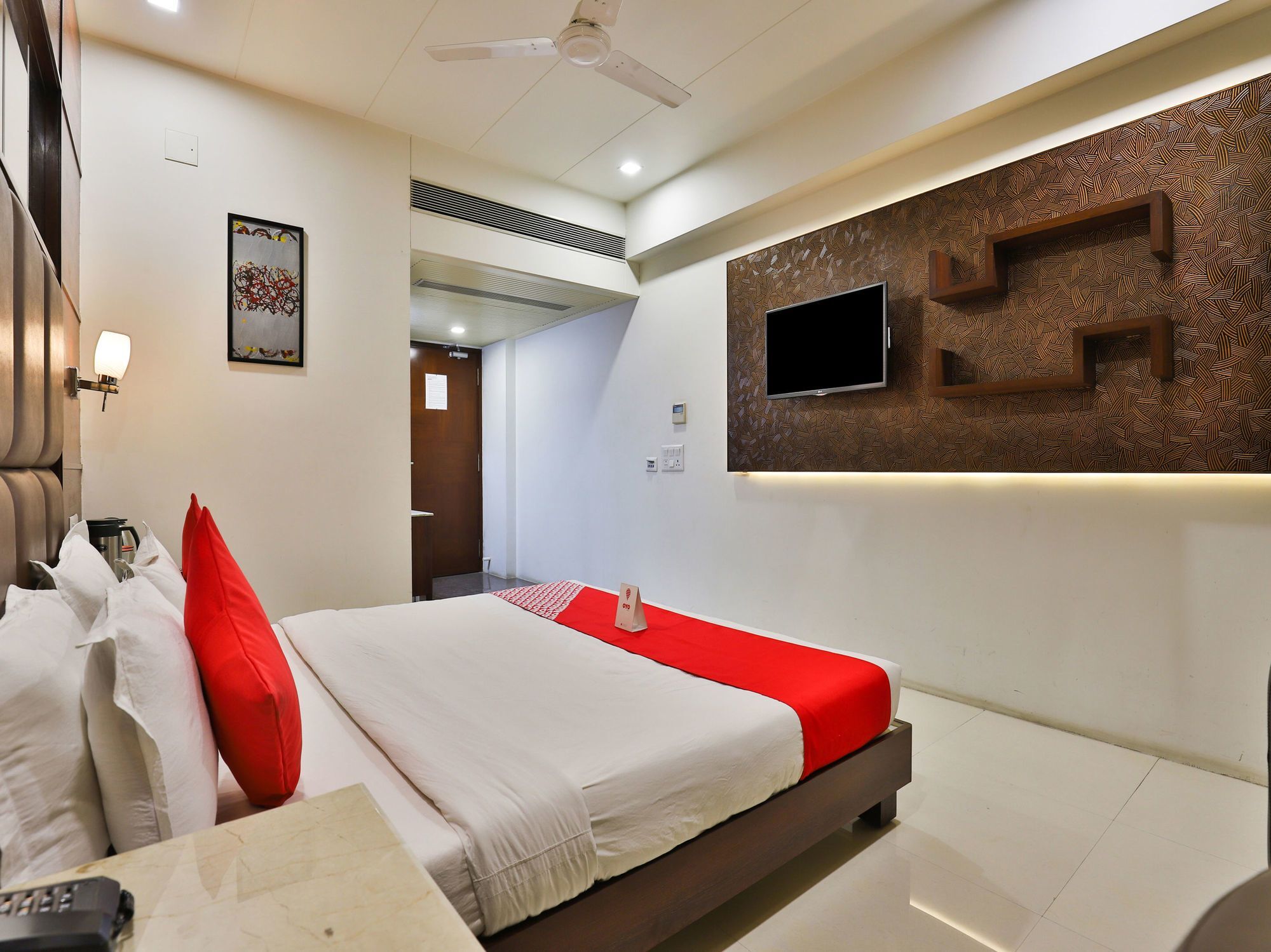 Oyo 13253 The Grand Vinayak Hotel Ahmedabad Buitenkant foto