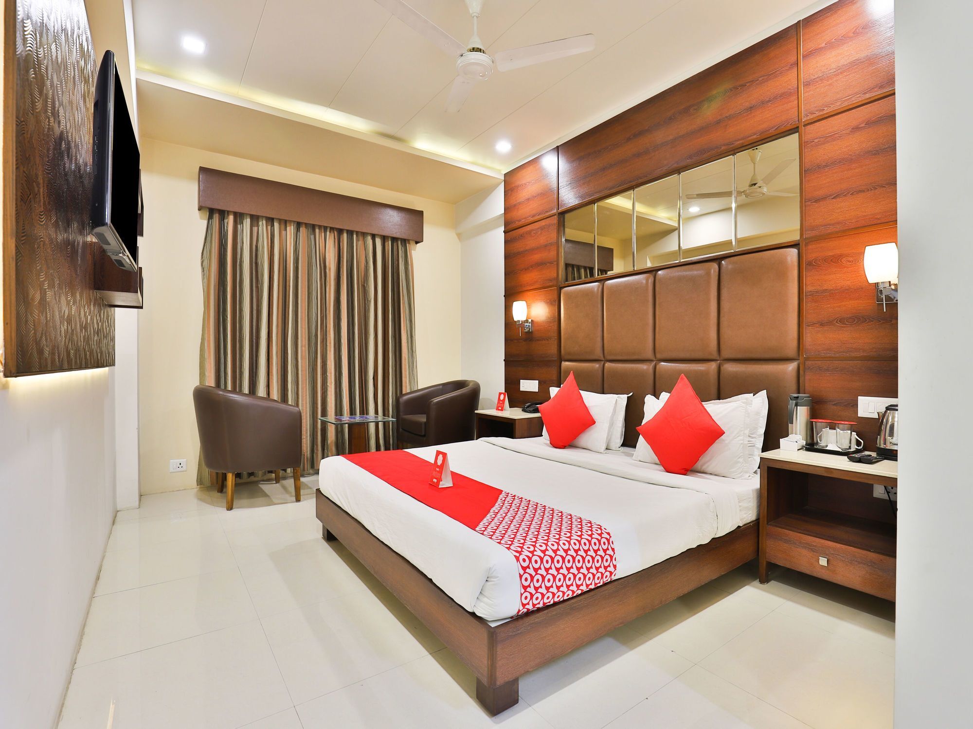 Oyo 13253 The Grand Vinayak Hotel Ahmedabad Buitenkant foto