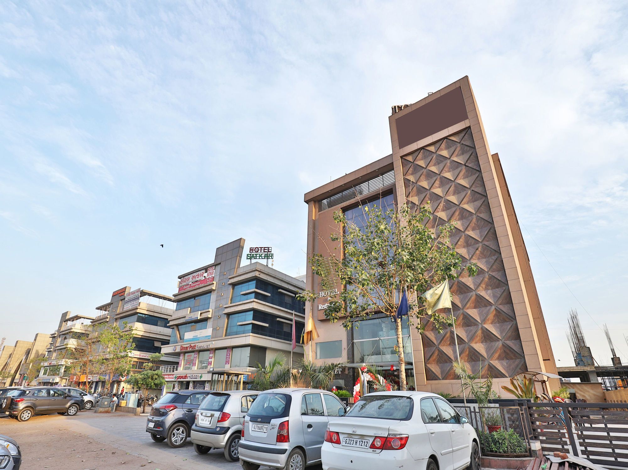 Oyo 13253 The Grand Vinayak Hotel Ahmedabad Buitenkant foto